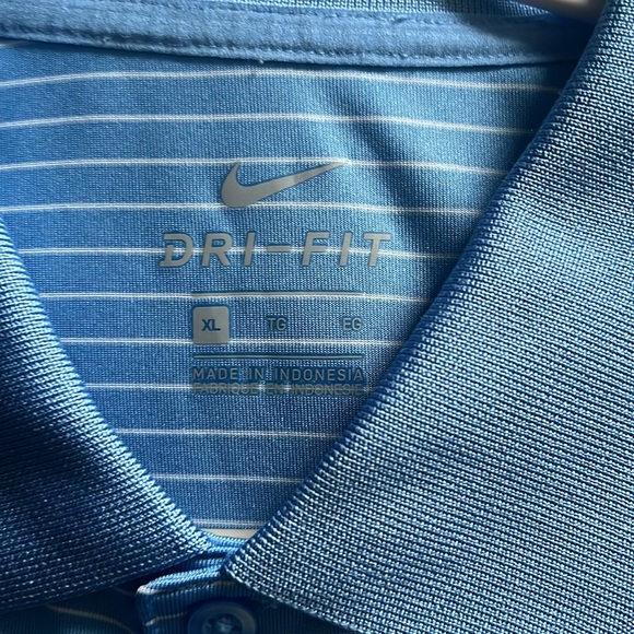 Nike, North Carolina Tar Heels polo - Picture 3 of 3